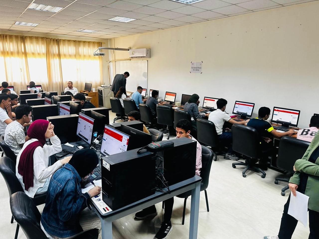 «تطوير التعليم» يستعين بالروبوتات لإرشاد الطلاب باختبارات قبول معهد الكوزن