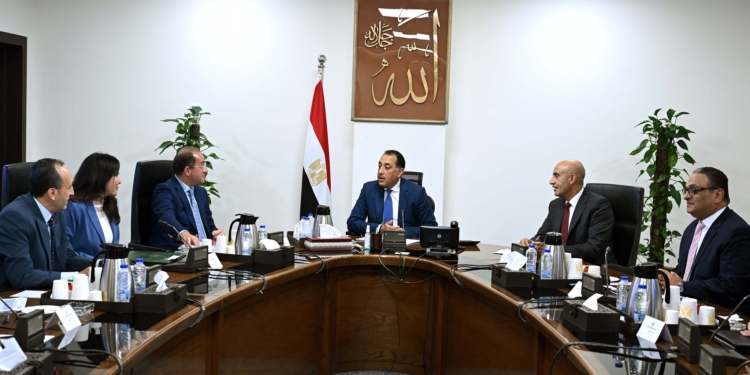 “مدبولي” يُتابع ملفات العمل المشتركة بين وزارتي المالية والتربية والتعليم