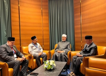 مفتي الجمهورية يلتقي بقيادات المنظمة العالمية لخريجي الأزهر بماليزيا.. ويثمن جهودهم في نشر الفكر الوسطي