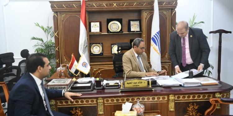 محافظ قنا يعتمد نتيجة ملاحق الشهادة الإعدادية بنسبة نجاح 98 %