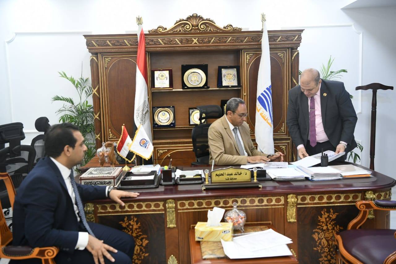 محافظ قنا يعتمد نتيجة ملاحق الشهادة الإعدادية بنسبة نجاح 98 %