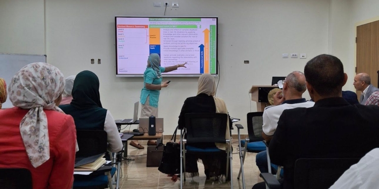 برنامج تدريبي مكثف لأعضاء هيئة التدريس بمعهد الكوزن استعدادًا لاستقبال الطلاب