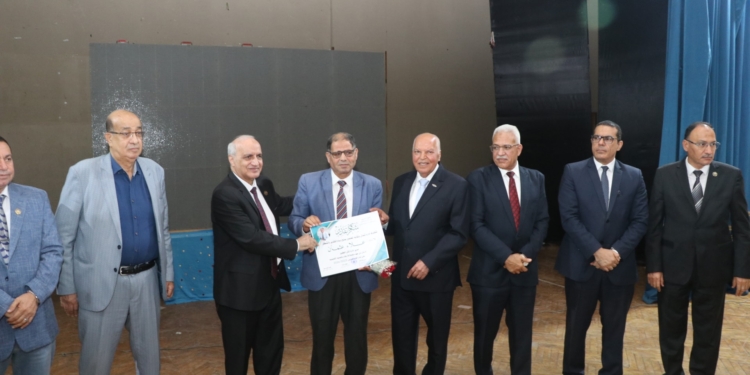 نقيب المعلمين ورئيس تعليم النواب يشهد حفل تكريم المعلمين المتميزين بالإسماعيلية
