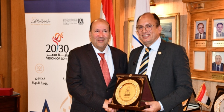 رئيس جامعة حلوان يستقبل المشرف العام على جائزة مصر للتميز الحكومي