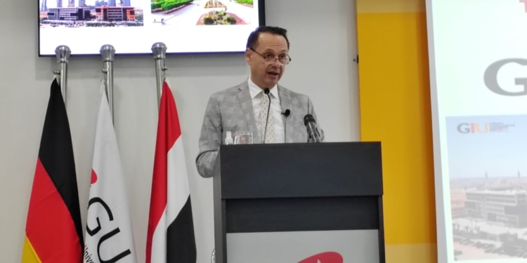 الدكتور أشرف منصور: نحن جامعة الأوائل وقدمنا  69 منحة لأوائل المحافظات