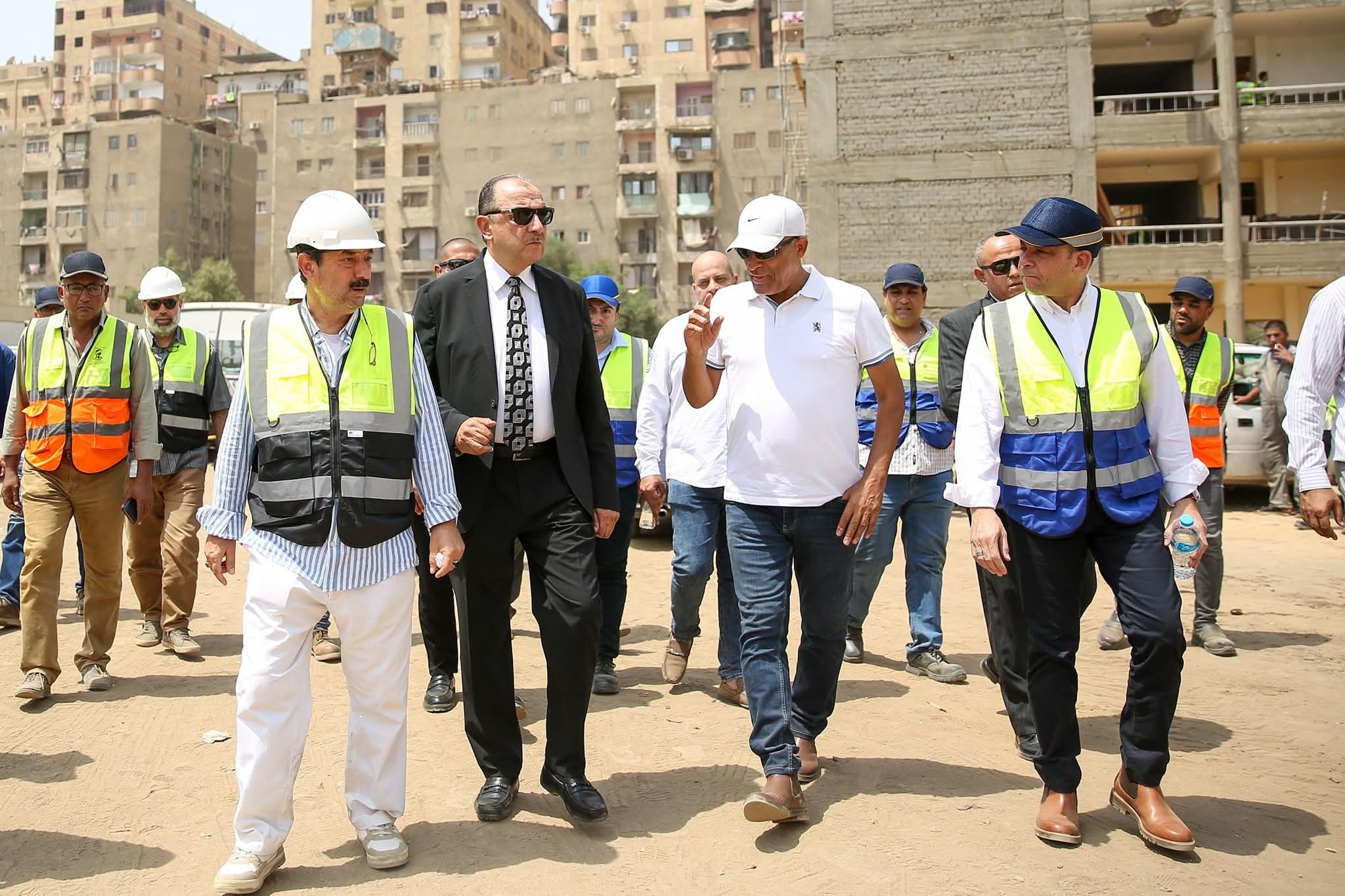 وزير قطاع الأعمال يتفقد مشروع إنشاء مجمع مدارس بالجيزة ويؤكد جاهزيتها للعام الجديد