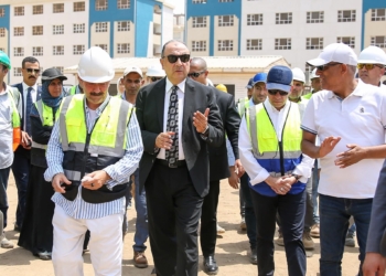 وزير قطاع الأعمال يتفقد مشروع إنشاء مجمع مدارس بالجيزة ويؤكد جاهزيتها للعام الجديد