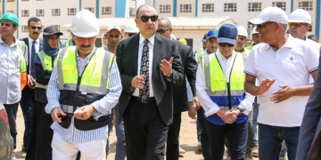 وزير قطاع الأعمال يتفقد مشروع إنشاء مجمع مدارس بالجيزة ويؤكد جاهزيتها للعام الجديد