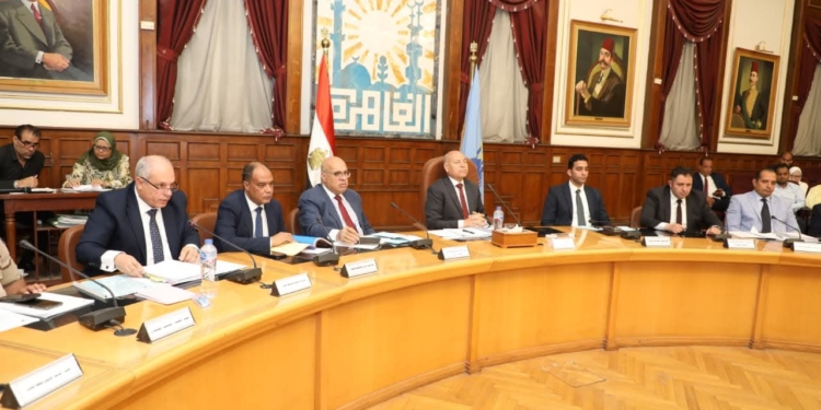 محافظ القاهرة يوجه بسرعة الانتهاء من استعدادات العام الدراسي الجديد