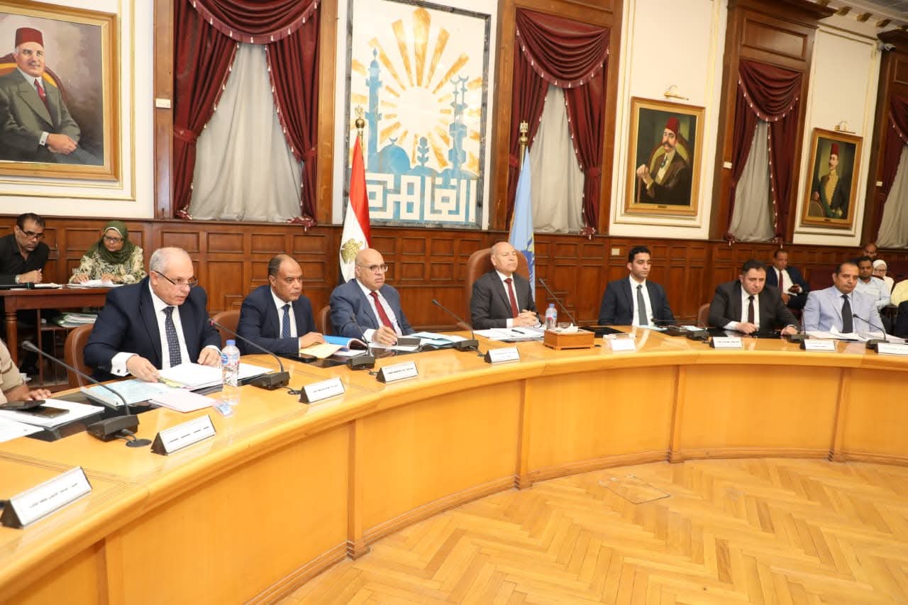 محافظ القاهرة يوجه بسرعة الانتهاء من استعدادات العام الدراسي الجديد 