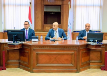 «عبداللطيف» يوجه قيادات تعليم القاهرة والجيزة بتنفيذ خطة للانتهاء من الفترات المسائية