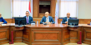 «عبداللطيف» يوجه قيادات تعليم القاهرة والجيزة بتنفيذ خطة للانتهاء من الفترات المسائية