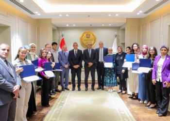 وزير التعليم يكرم الطلاب أوائل مدارس النيل المصرية الدولية «صور»