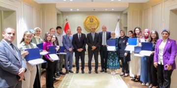 وزير التعليم يكرم الطلاب أوائل مدارس النيل المصرية الدولية «صور»