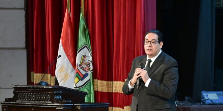 رئيس جامعة القاهرة يلقى محاضرة الافتتاح بمعسكر قادة المستقبل