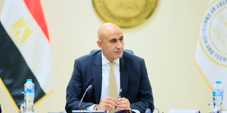 "التعليم" تدرس تقديم حافز شهري 1000جنيه للمعلمين نوفمبر المقبل