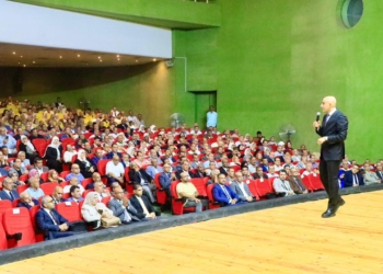 «عبداللطيف» يوجه بعدم منح أي طالب درجات دون الالتزام بالحضور