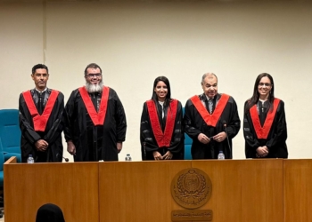 EmoBERTA-X.. رسالة بحثية تحلل المشاعر البشرية على وسائل التواصل الاجتماعي