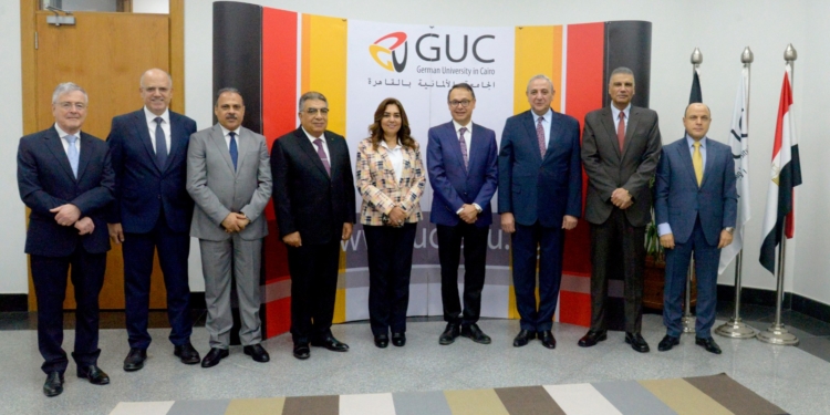 بحضور وزيرة التنمية المحلية و المحافظين: “الألمانية بالقاهرة و الألمانية الدولية” يقدمان 69 منحة لأوائل محافظات مصر