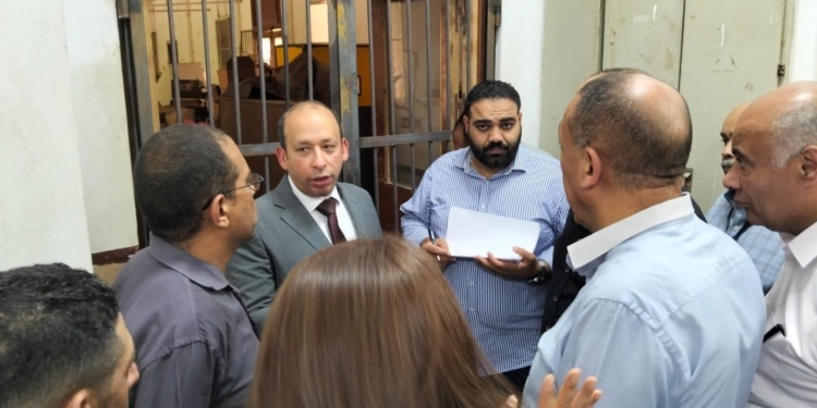 عميد طب قصر العيني يتفقد مشروع تطوير قسم 5 الجناح الأيمن