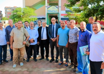 "عبداللطيف" يتابع مستوى التحصيل الدراسي للطلاب.. ويؤكد أهمية مادة البرمجة