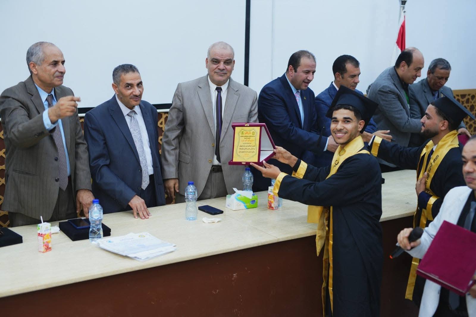 كلية التربية بجامعة الأزهر بتفهنا الأشراف تحتفل بتخريج دفعة 2025 وتكرم الأوائل في حفل مهيب