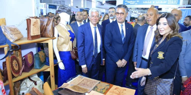 أسعار الكشاكيل والشنط والمستلزمات المدرسية بمعرض "أهلًا مدارس" الرئيسي