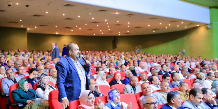 تفاصيل اجتماع “عبداللطيف” بـ٤ آلاف من مديري المدارس الابتدائية والإعدادية