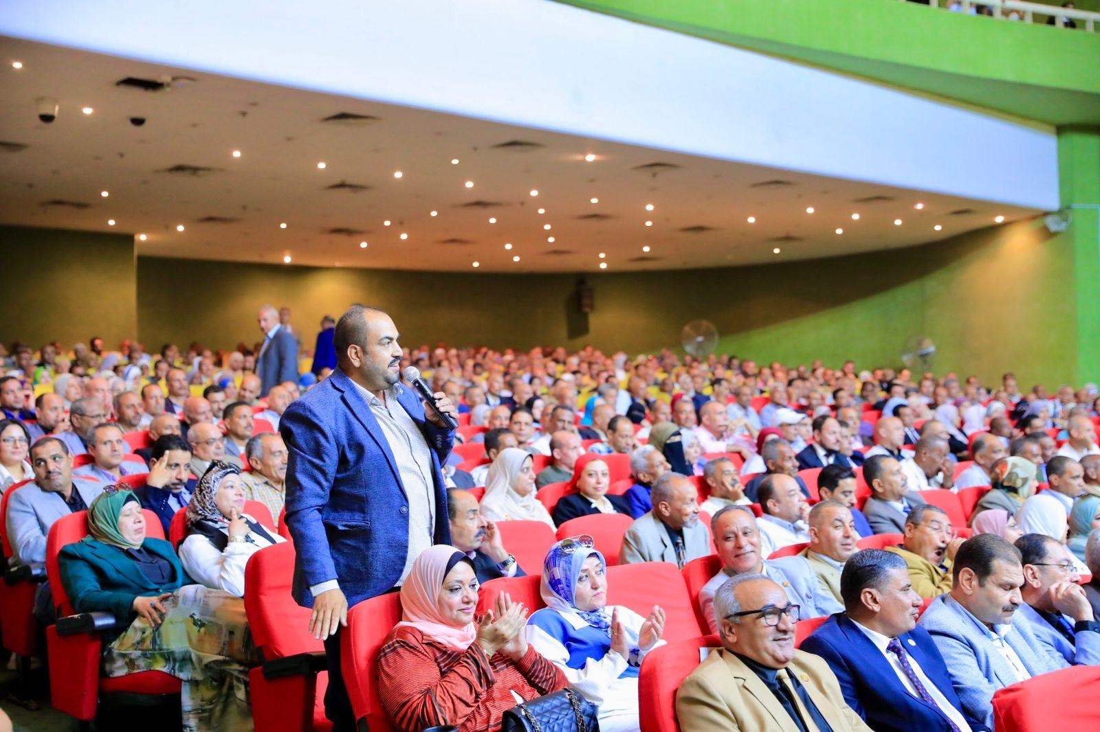 تفاصيل اجتماع “عبداللطيف” بـ٤ آلاف من مديري المدارس الابتدائية والإعدادية