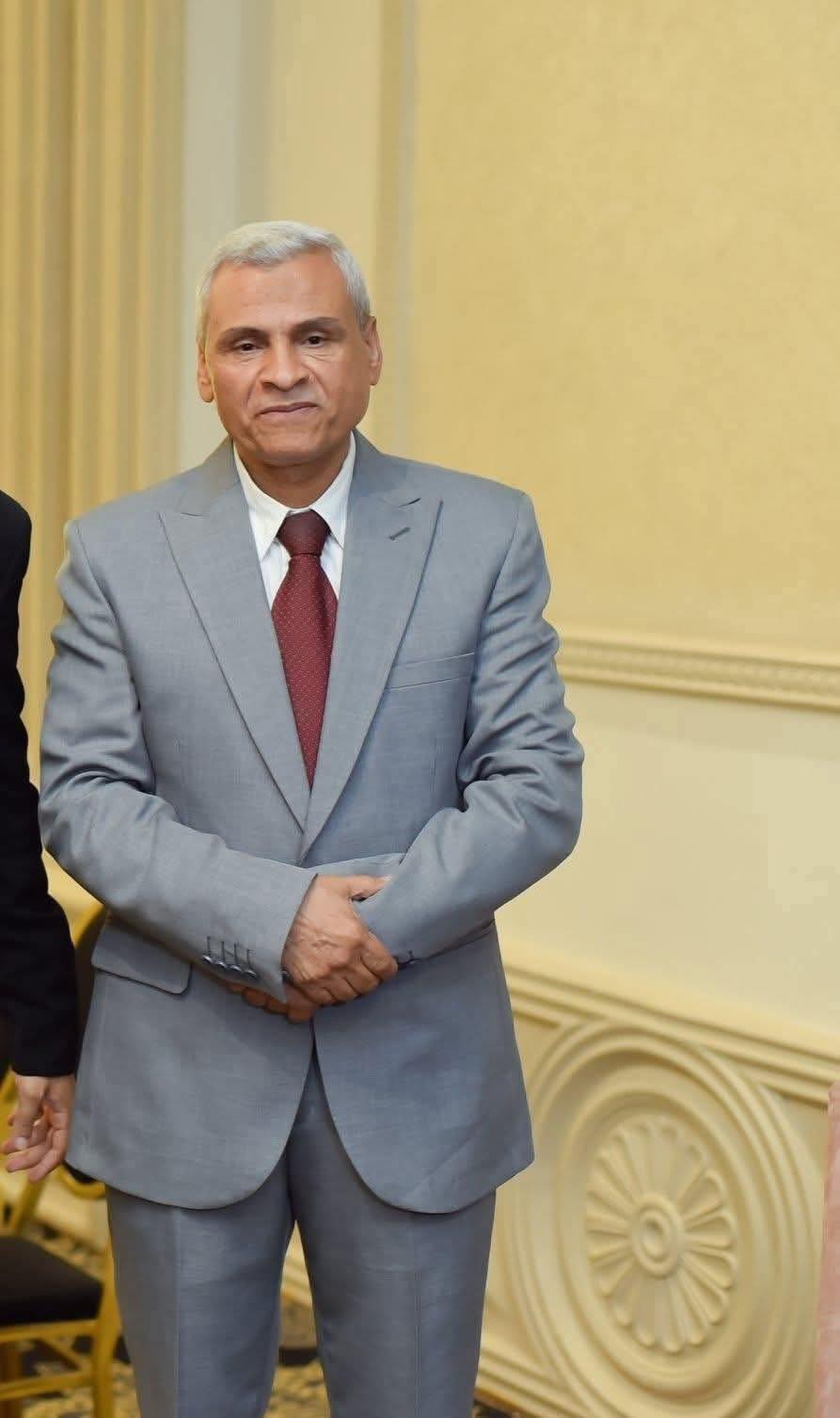 وفاة مدير مدرسة بطابور الصباح بقنا.. ونقيب المعلمين يوجه بمساندة أسرته