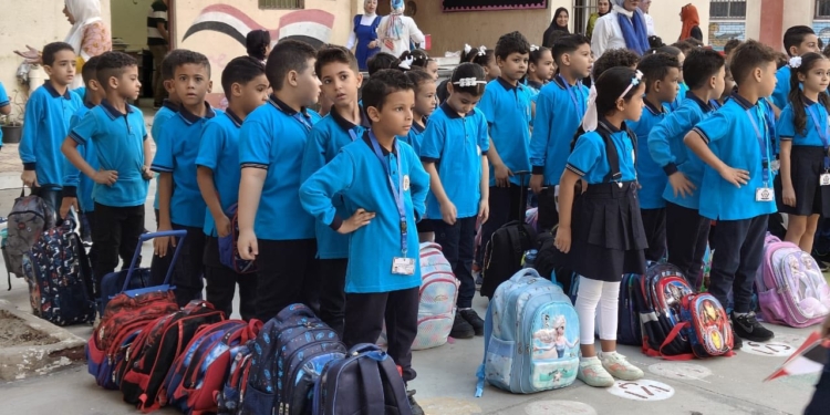 انطلاق الدراسة.. محافظ بورسعيد يدعو الطلاب للالتزام والاجتهاد لتحقيق التفوق