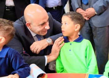 أثناء الفسحة.. انهيار جزء من سلم مدرسة يثير رعب الطلاب وقرار عاجل للتعليم