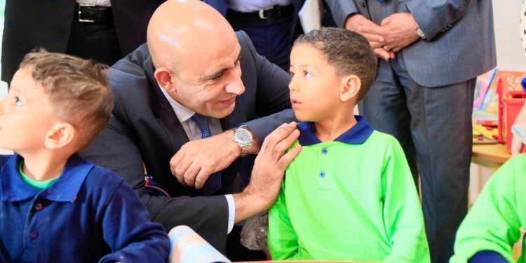 أثناء الفسحة.. انهيار جزء من سلم مدرسة يثير رعب الطلاب وقرار عاجل للتعليم