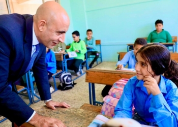 "عبداللطيف" يوجه بالالتزام بتطبيق لائحة الانضباط والتقييمات وأعمال السنة بحزم