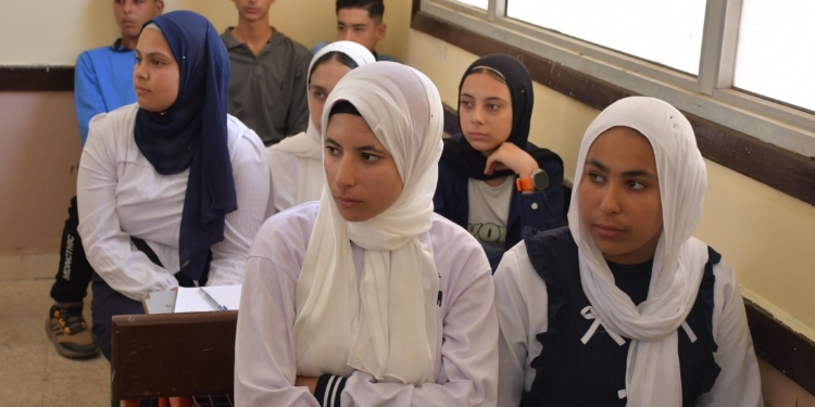 "إحنا مش في طابونة".. محافظ يحيل مديرة مدرسة للنيابة بعد “هروب جماعي” للطالبات