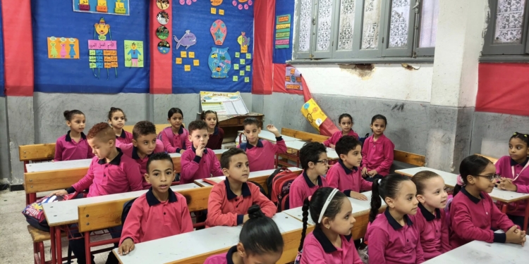 تحذير تربوي حاد.. زيادة عدد أيام الدراسة لـ185 يومًا تهدد بضغوط وأعباء غير مسبوقة