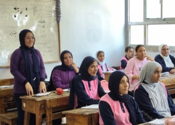رحيل معلم داخل فصله أثناء شرح الدرس
