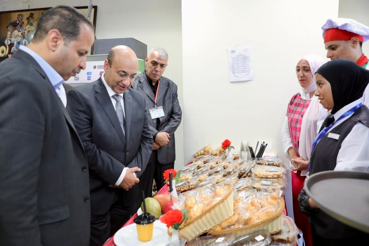  "البصال" يفتتح معرض منتجات التعليم الفني بالعاصمة الإدارية الجديدة