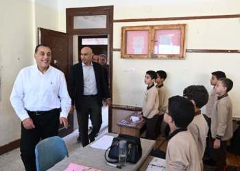 هل يتم إعلاق مدارس الجيزة بعد إصابة طلاب بفيروس اليد والفم؟.. الحكومة توضح