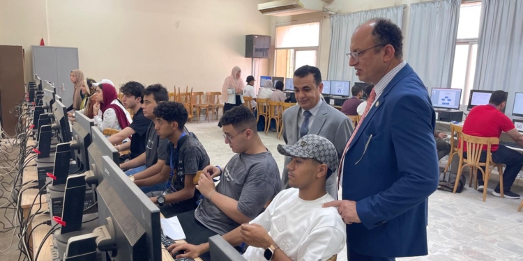 محمد حسين يجري جولة تفقدية بجامعة طنطا الاهلية