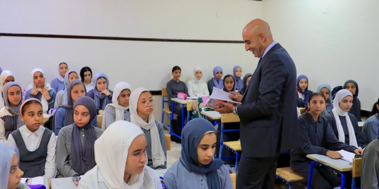 توزيع user وباسورد على طلاب الأول الثانوي لدراسة البرمجة بمنصة “كيريو” اليابانية