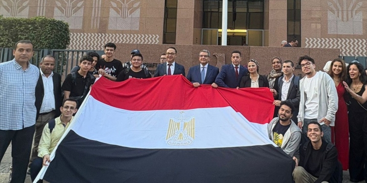 أشرف منصور في احتفالية أوائل الثانوية العامة بالسفارة المصرية ببرلين: مصر بنت حضارتها بالعلم لا بالصدفة