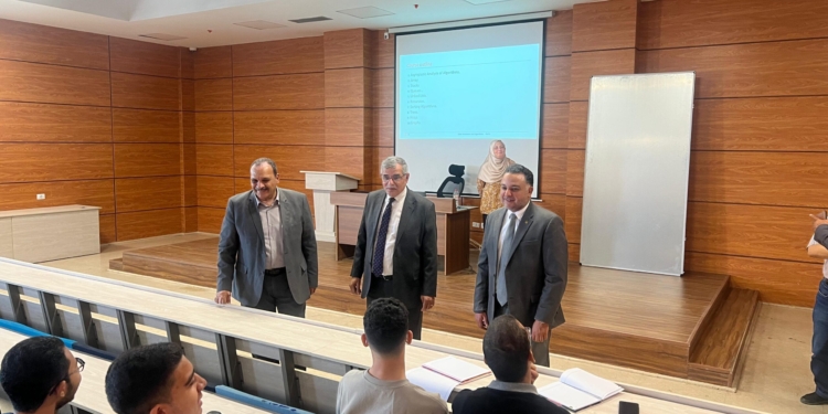 رئيس جامعة بنها الأهلية يتفقد انتظام الدراسة بالكليات