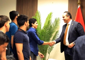 رئيس «الرعاية الصحية» لأوائل الثانوية العامة: أعداء الوطن يستهدفونكم بالشائعات