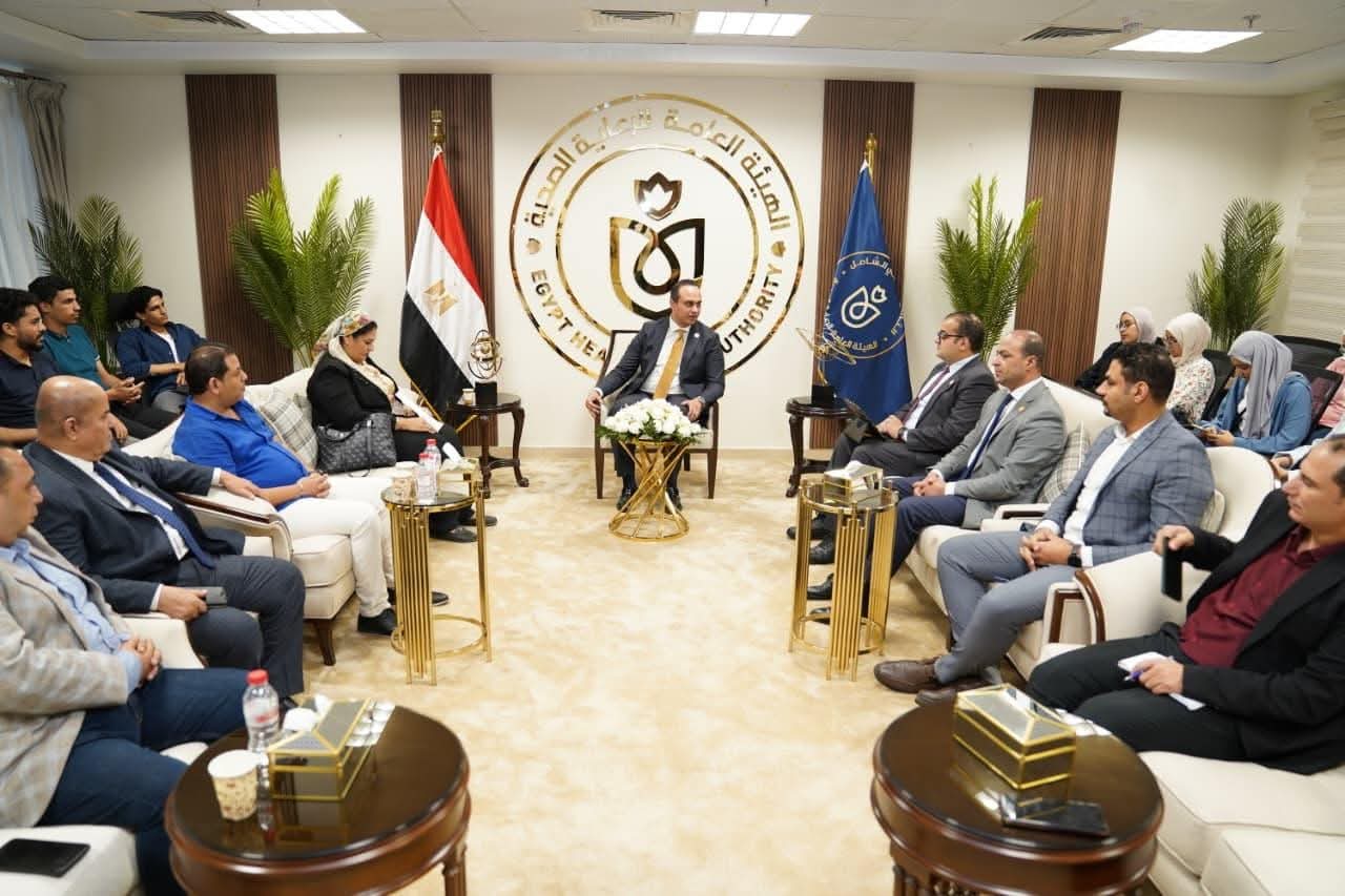 رئيس «الرعاية الصحية» لأوائل الثانوية العامة: أعداء الوطن يستهدفونكم بالشائعات 