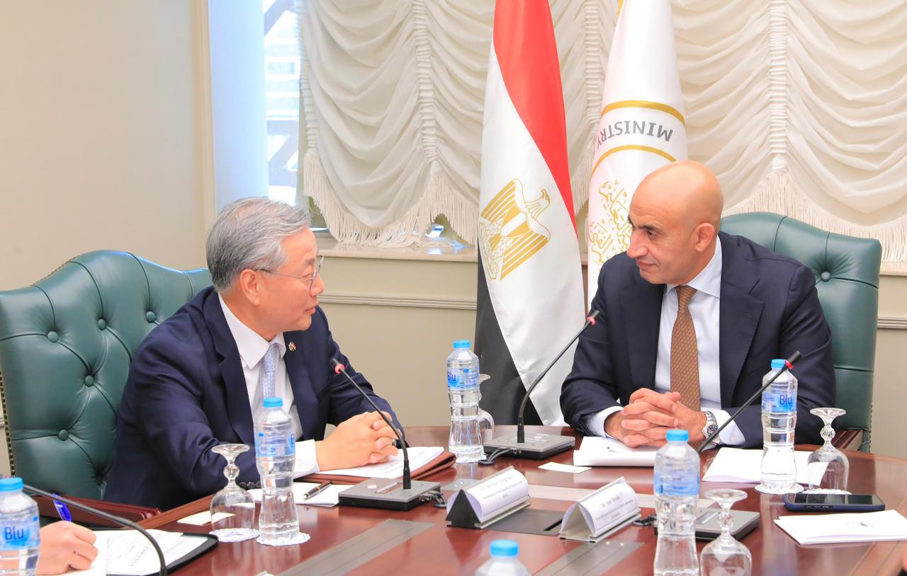 «عبداللطيف» يبحث التعاون مع كوريا الجنوبية لتطوير المناهج والتعليم الرقمي