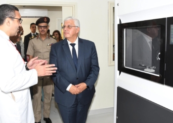 مركز البحوث الطبية والطب التجديدى للقوات المسلحة يستقبل وزير التعليم العالى والبحث العلمى