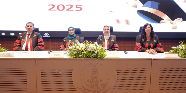 “صيدلة عين شمس” تحتفل باليوبيل الفضي وتخريج الدفعة الـ25