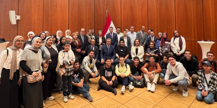 بدر عبد العاطي لاوائل الثانوية العامة: التفوق هو الطريق لصناعة مستقبل مصر