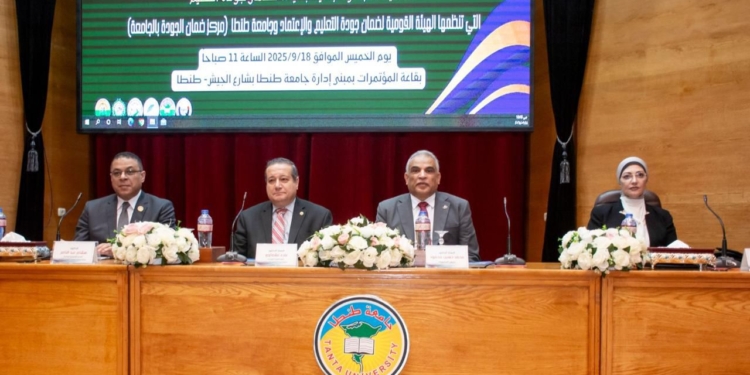 رئيس جامعة طنطا يلتقي الطلاب وأولياء الأمور ويستمع لآرائهم